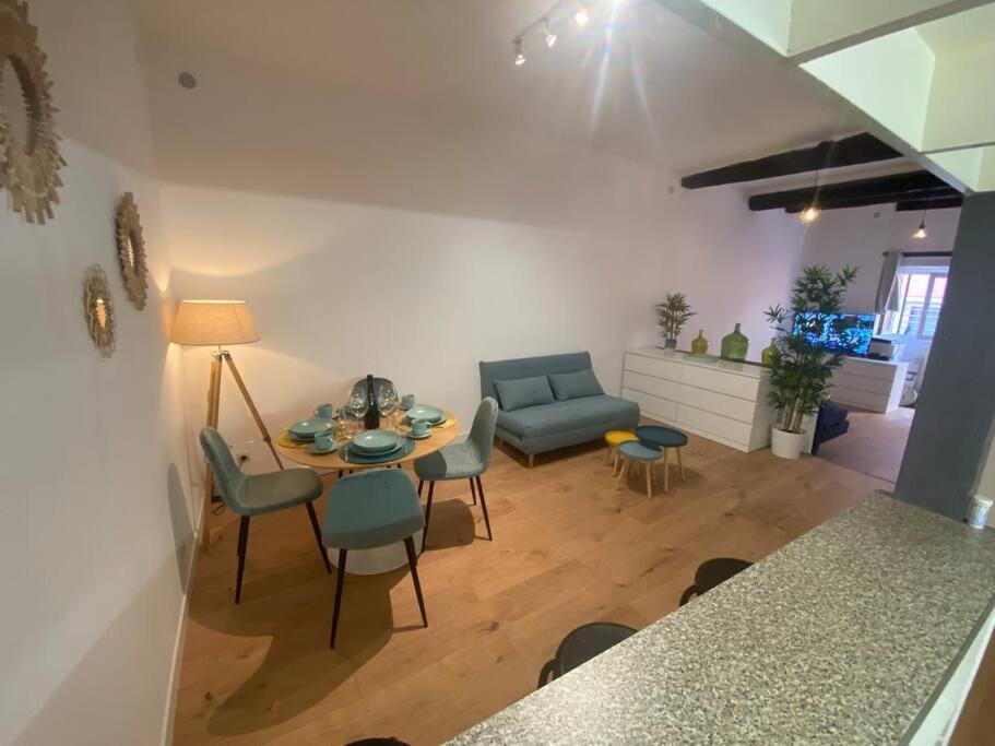 Loft - Centre Historique Apartment วีลล์ฟรองซ์-ซูร์-แมร์ ภายนอก รูปภาพ